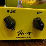 Shin-Ei Super Fuzz 2 – Fuzz Guitar Pedal in Mellow Yellow !