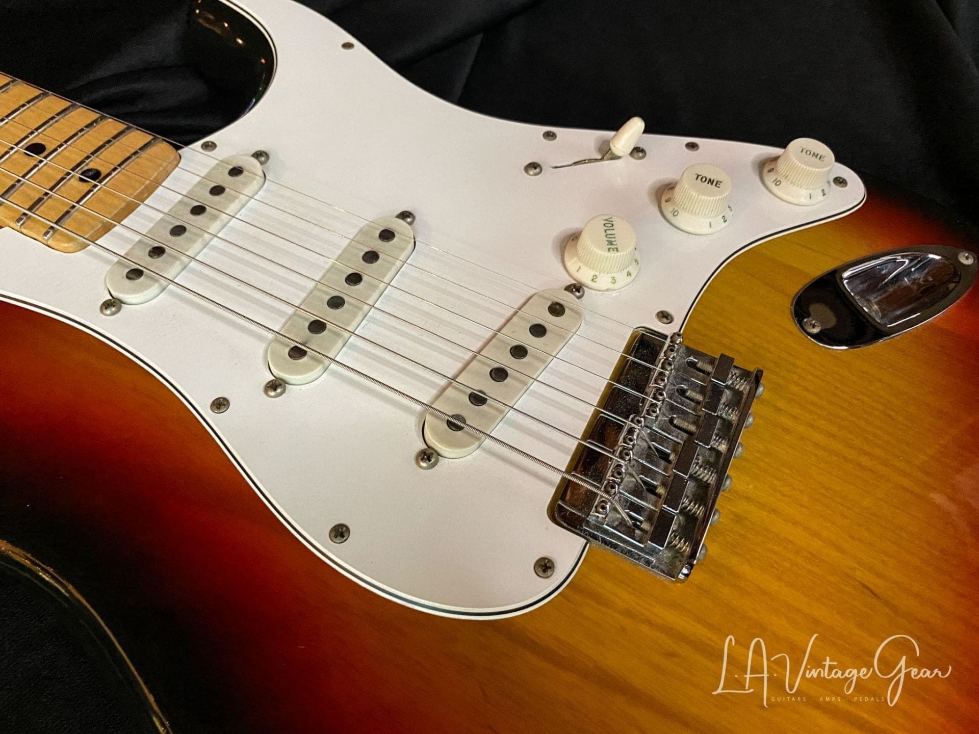 Fender 1975 Hardtail Stratocaster Electric Guitar with OHSC Fender 1975 Hardtail Stratocaster Electric Guitar with OHSC