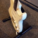 Fender Custom Shop ’69 Relic’d Stratocaster 02′ – Vintage White Finish & Abigail Pickups – She Rocks