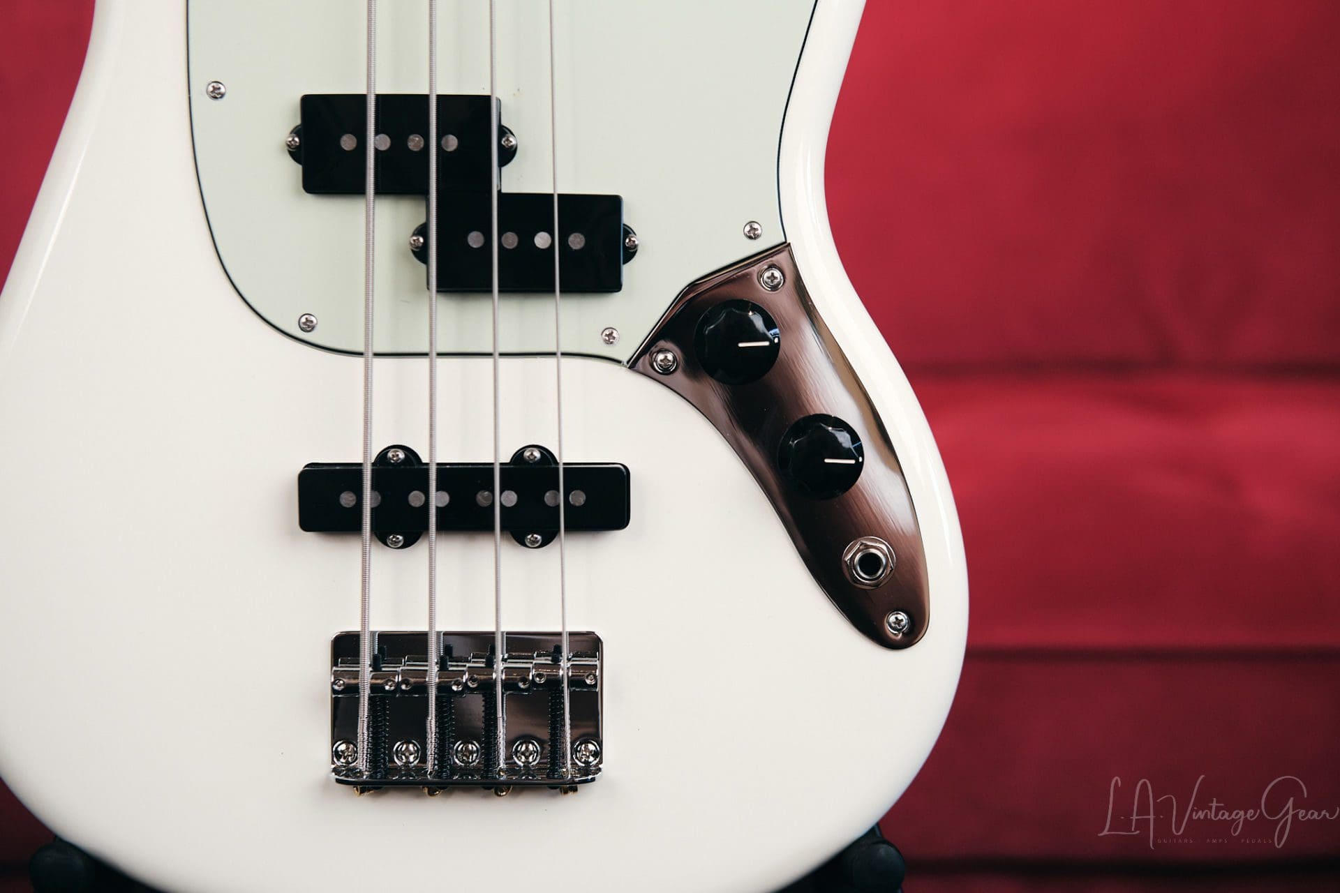 Fender mustang bass deals mim