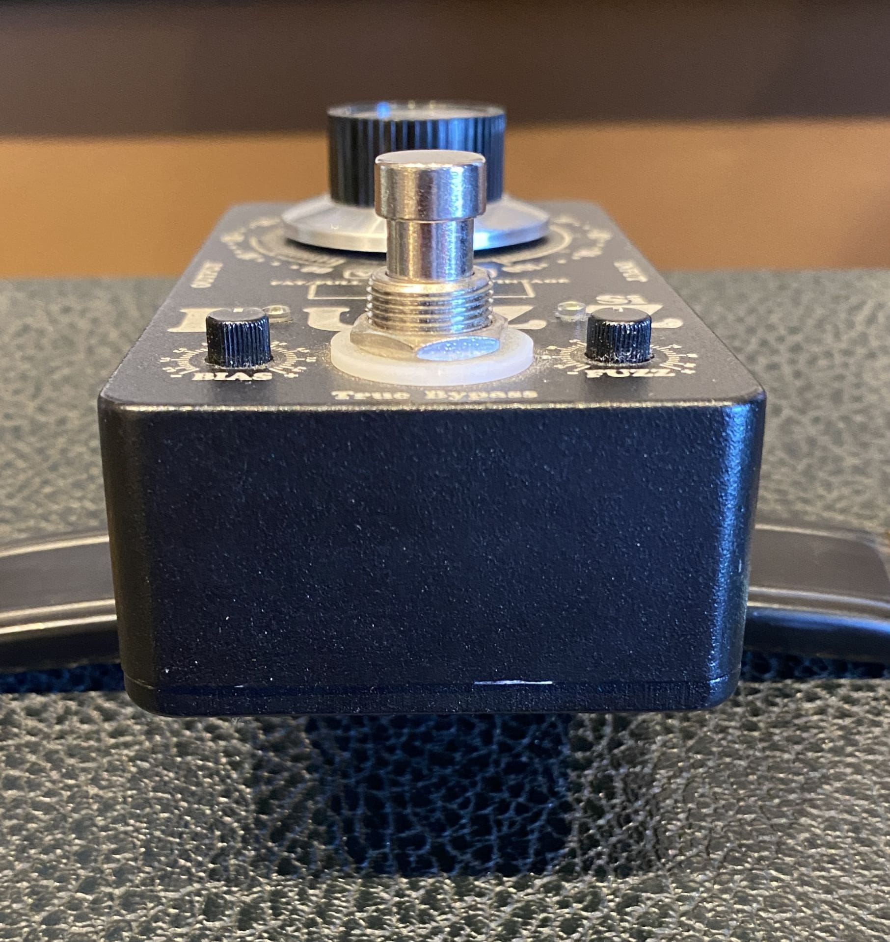 Kingtone Mini Fuzz “Si” – Silicone Fuzz by Jesse Davey Kingtone Mini Fuzz “Si” – Silicone Fuzz by Jesse Davey