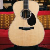 Santa Cruz “OM” Model Acoustic Guitar 2022- Natural Finish with “Bearclaw Top” in Mint Condition!