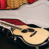 Santa Cruz “OM” Model Acoustic Guitar 2022- Natural Finish with “Bearclaw Top” in Mint Condition!