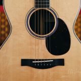 Santa Cruz “OM” Model Acoustic Guitar 2022- Natural Finish with “Bearclaw Top” in Mint Condition!