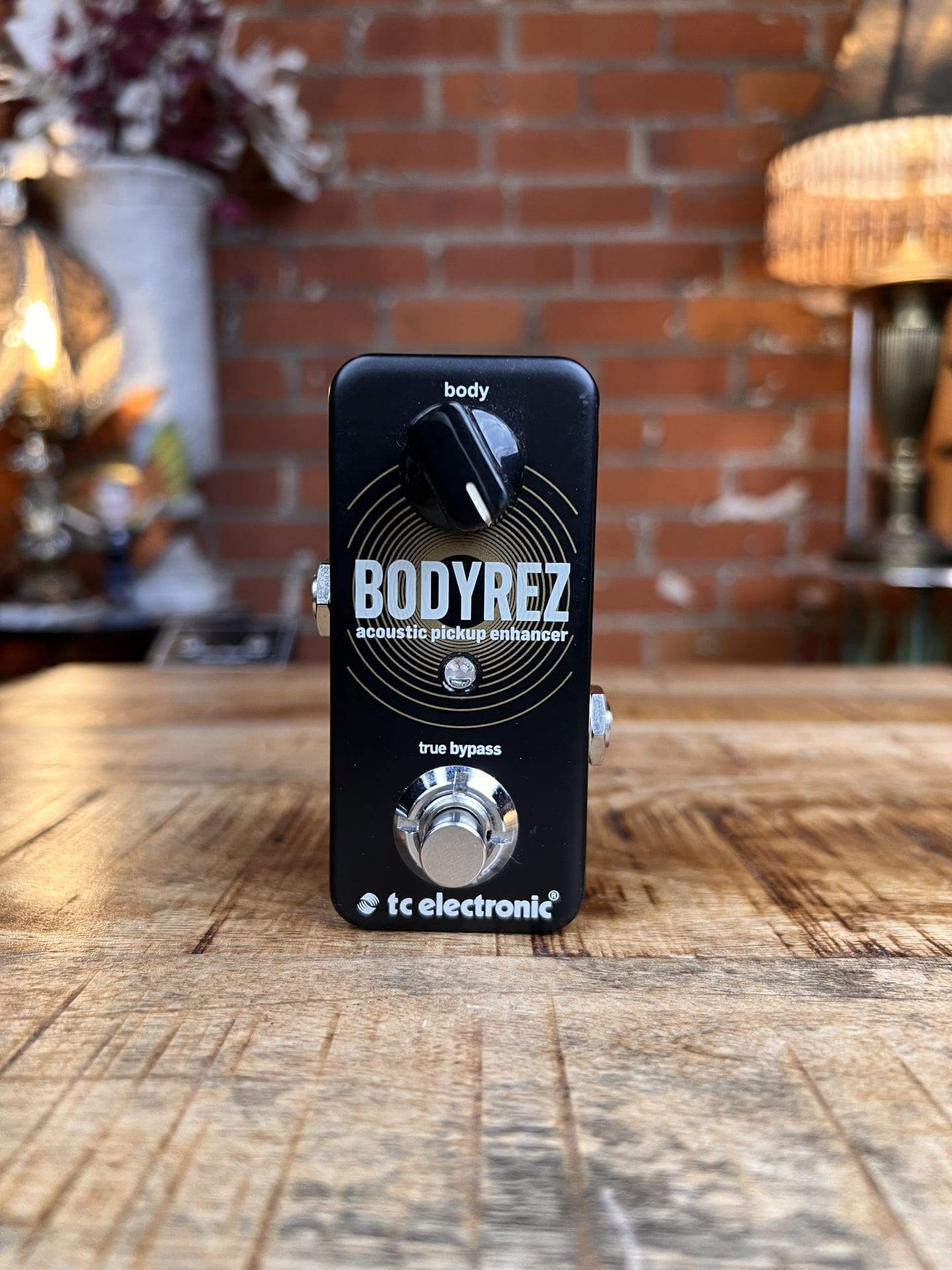 ギター tc electronic BODYREZ TC Electronic | Product | BODYREZ ACOUSTIC PICKUP ENHANCER