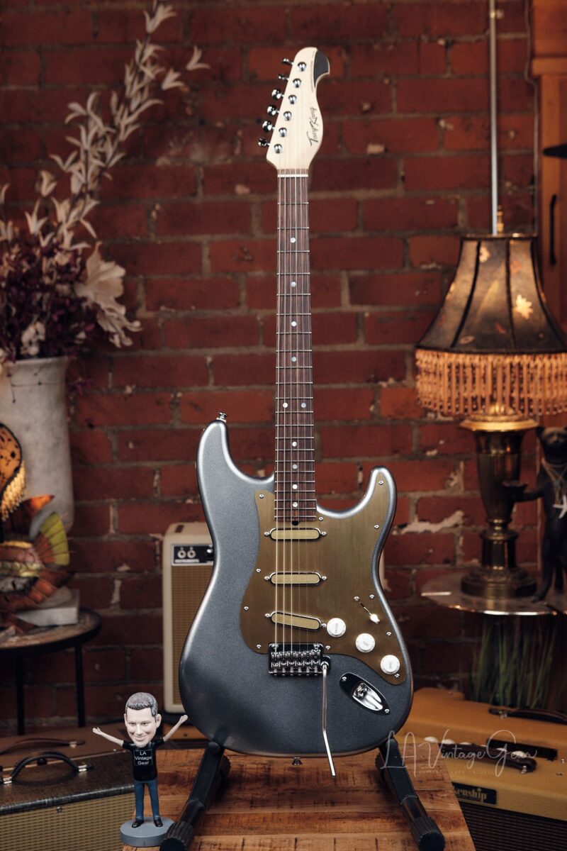 Taey Kang Modern S - Aluminum Finish with Lollar Super-Caster Pickups!