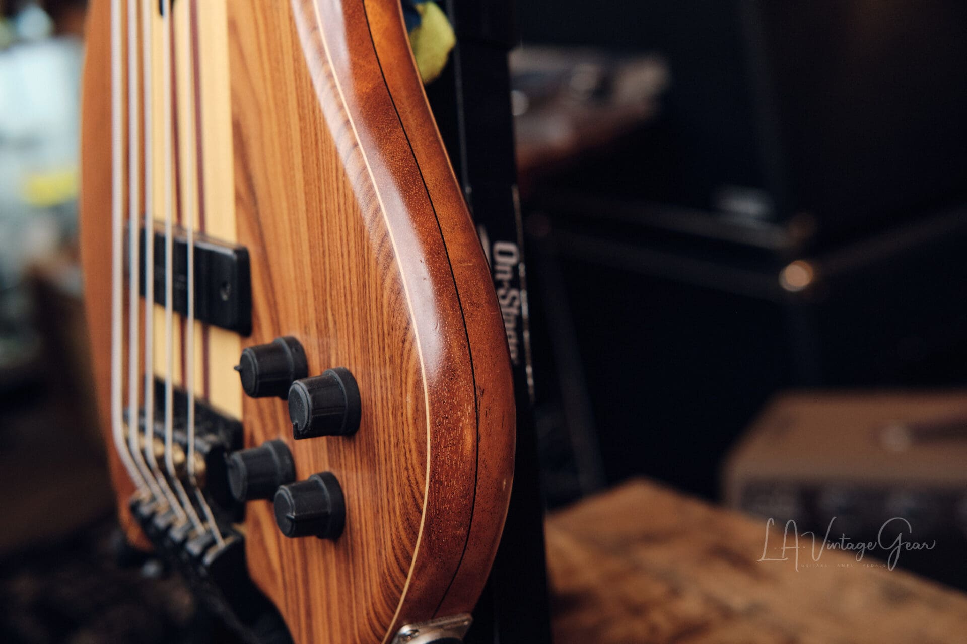 Laurus Quasar 5 String Fretless Bass - With Bartolini Pickup! - Image 8