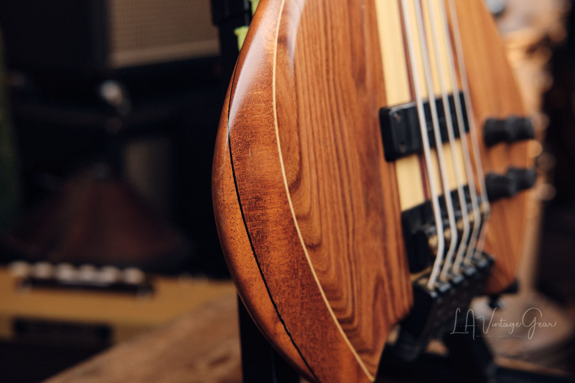 Laurus Quasar 5 String Fretless Bass - With Bartolini Pickup! - Image 7