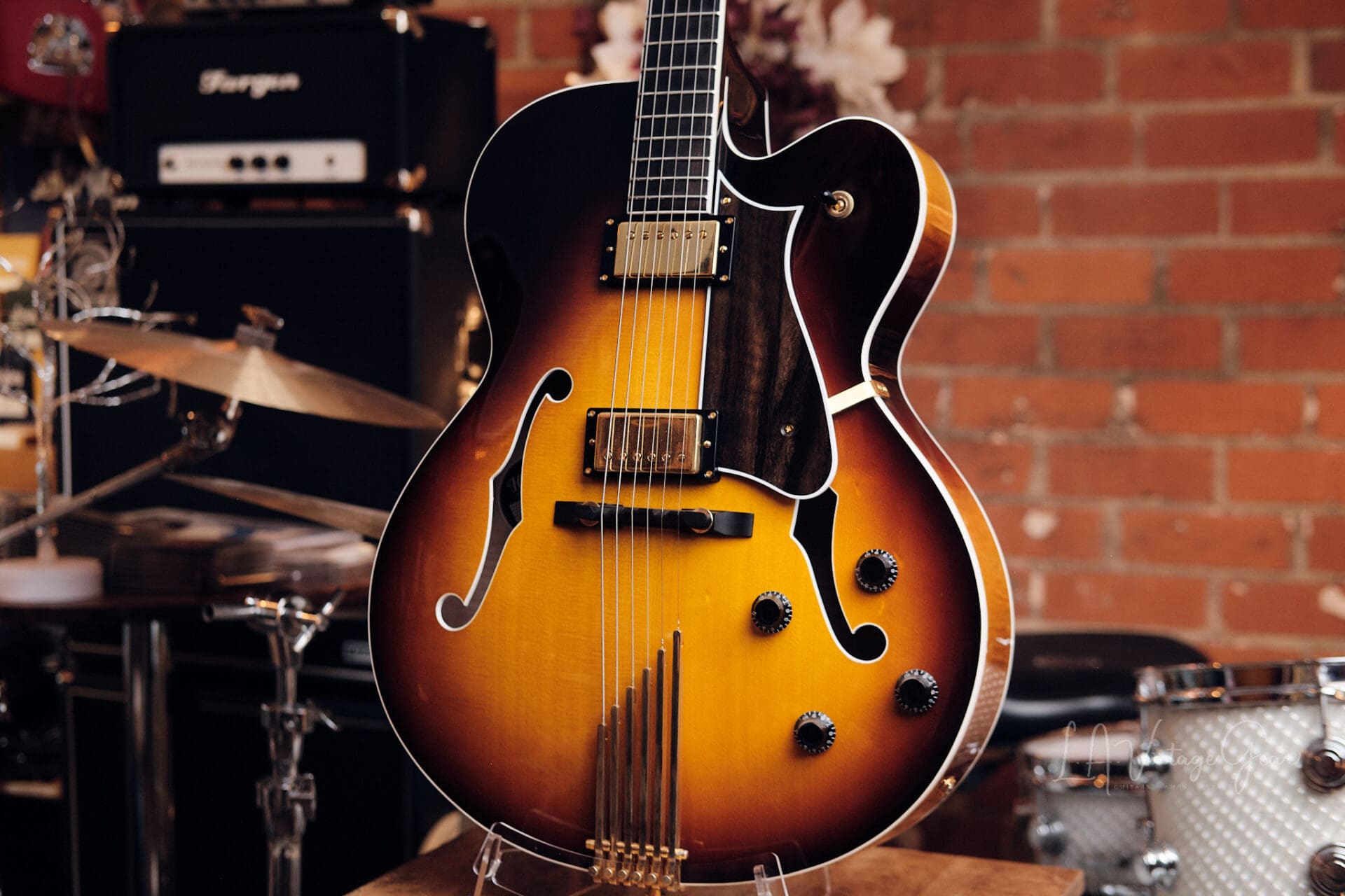 Heritage Eagle Standard Classic Electric Guitar – Classic Handcrafted Archtop! - Image 4