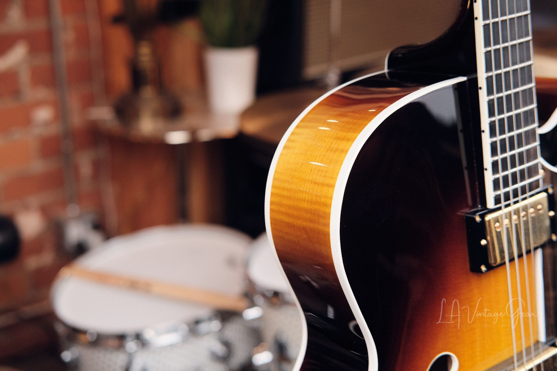 Heritage Eagle Standard Classic Electric Guitar – Classic Handcrafted Archtop! - Image 5